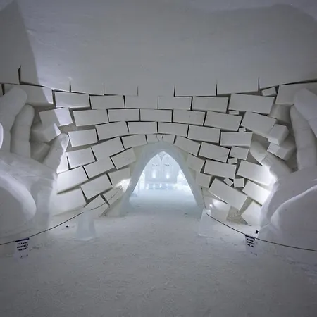 Snow Village Hotell 3*